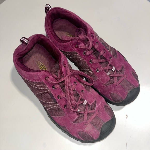 Mauve/dusty dark rose color Keen suede sneakers - Picture 8 of 9